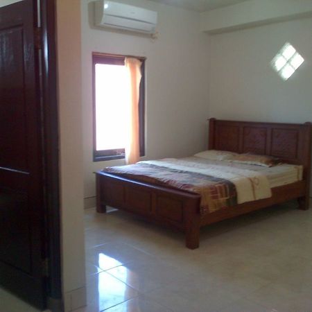 Oyo 586 Hotel Wijaya Kalasan Экстерьер фото