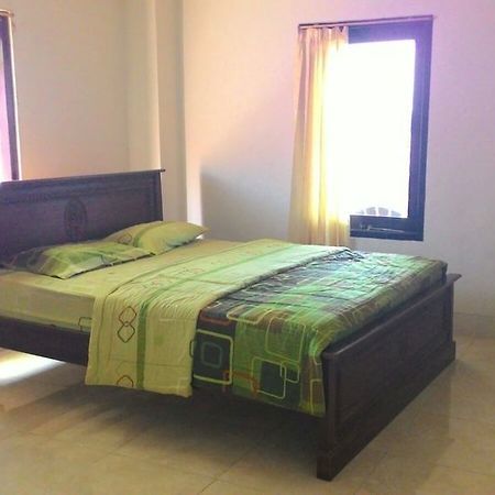 Oyo 586 Hotel Wijaya Kalasan Экстерьер фото